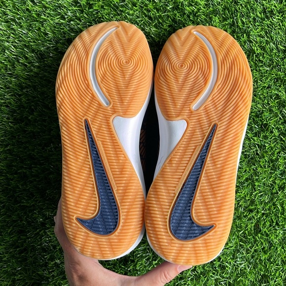 NIKE Team Hustle Basketball Sneakers size 7 youth - Picture 8 of 10